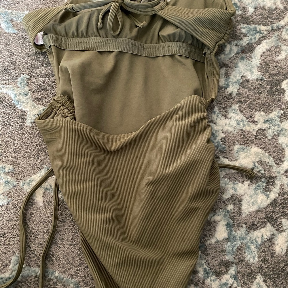 Bathing suit